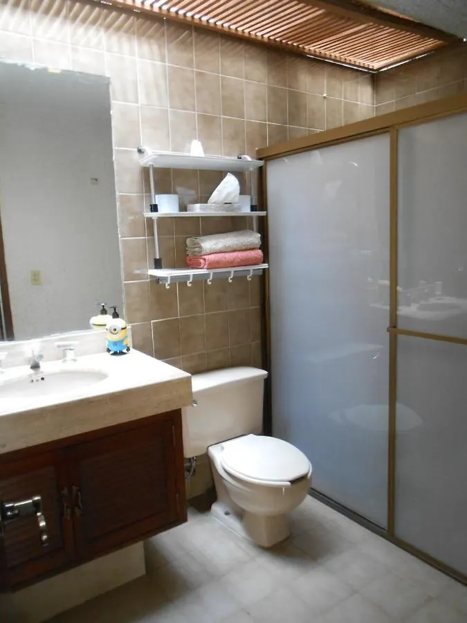 Habitacion Amplia Cerca De Andares 과달라하라 홈스테이